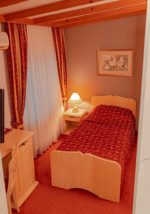 Hotel & Restaurant Se-Mi Veliko Trgovišće エクステリア 写真