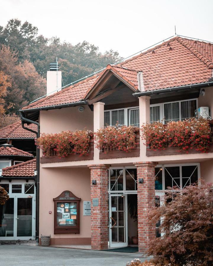 Hotel & Restaurant Se-Mi Veliko Trgovišće エクステリア 写真